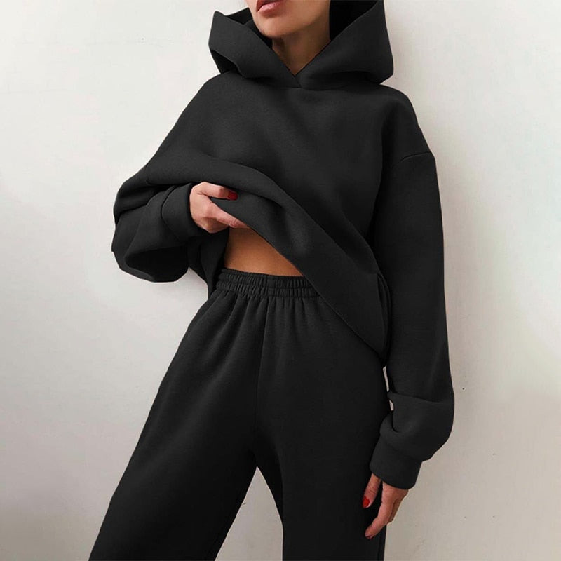 Women's cozy matching hoodie & sweatpants set, perfect everyday loungewear for ultimate comfort.