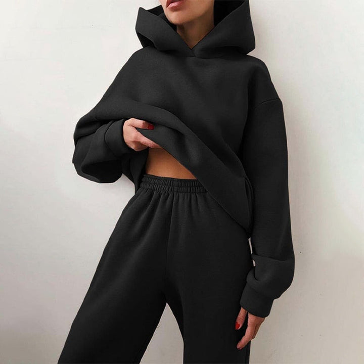 Women's cozy matching hoodie & sweatpants set, perfect everyday loungewear for ultimate comfort.