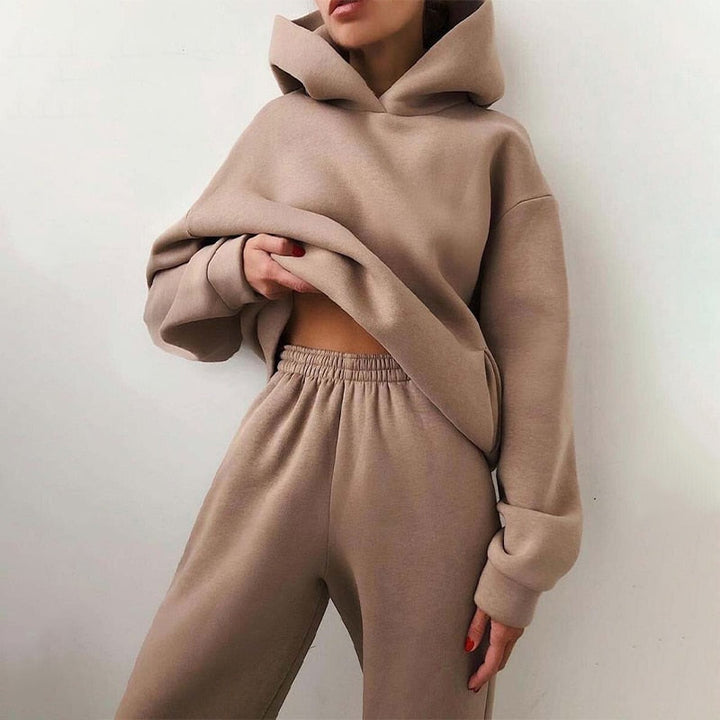 Casual women's two-piece tracksuit set featuring a relaxed hoodie & matching sweatpants for everyday.