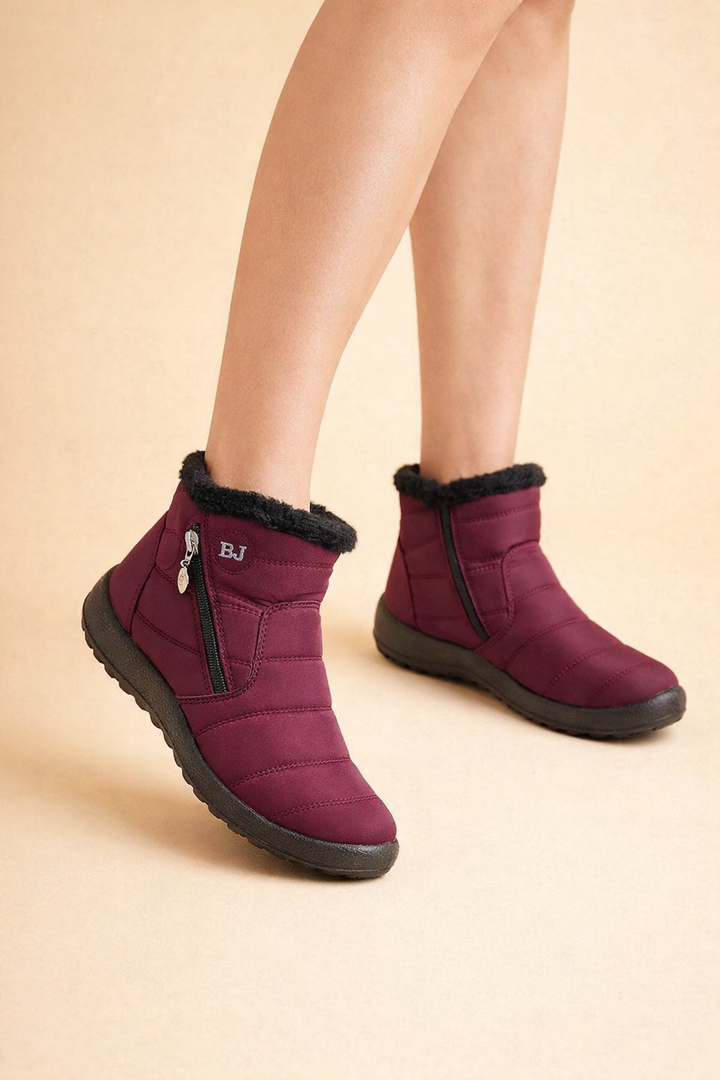 Women's waterproof winter snow boots with cozy lining and non-slip traction. Ideal for cold.