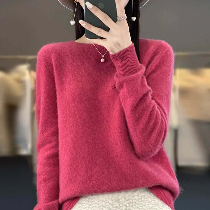 Elegant women's O-neck long sleeve jumper, a stylish and warm piece for winter.