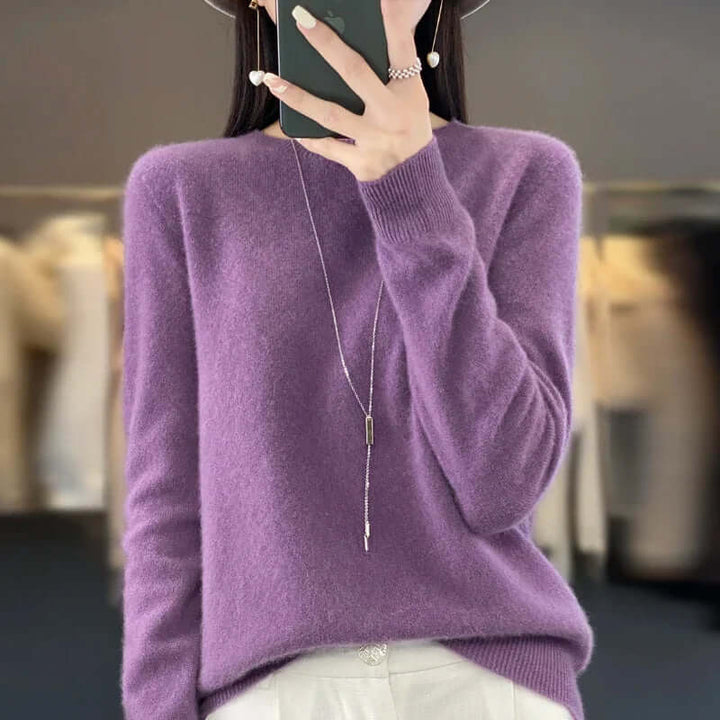 Comfortable women's O-neck sweater, stylish knit, ideal for autumn and winter fashion.