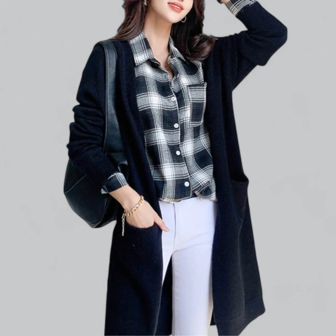 Warm women's oversized knit cardigan, essential for fall fashion & winter's chilly days.