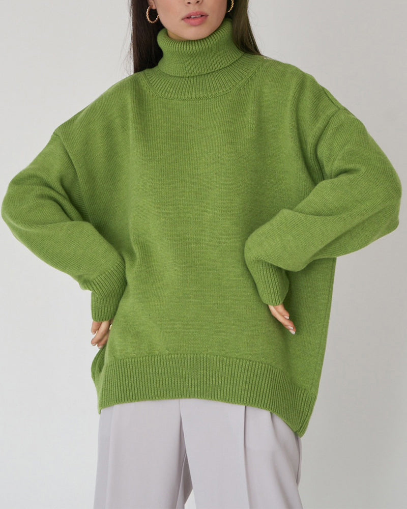 Elegant women's roll neck jumper, oversized fit, a comfortable and stylish sweater for daily wear.