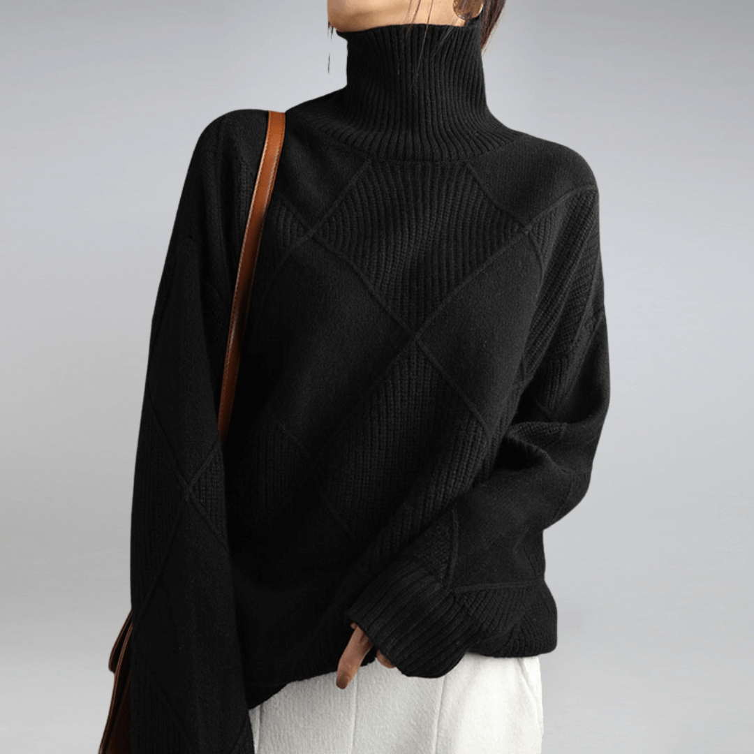 Versatile women's relaxed turtleneck. Effortlessly stylish and comfortable, ideal for casual chic outfits.