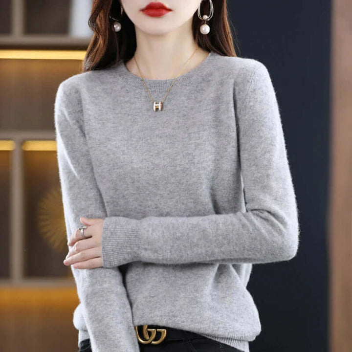 Casual yet refined women's soft jumper, offering elegant everyday comfort.
