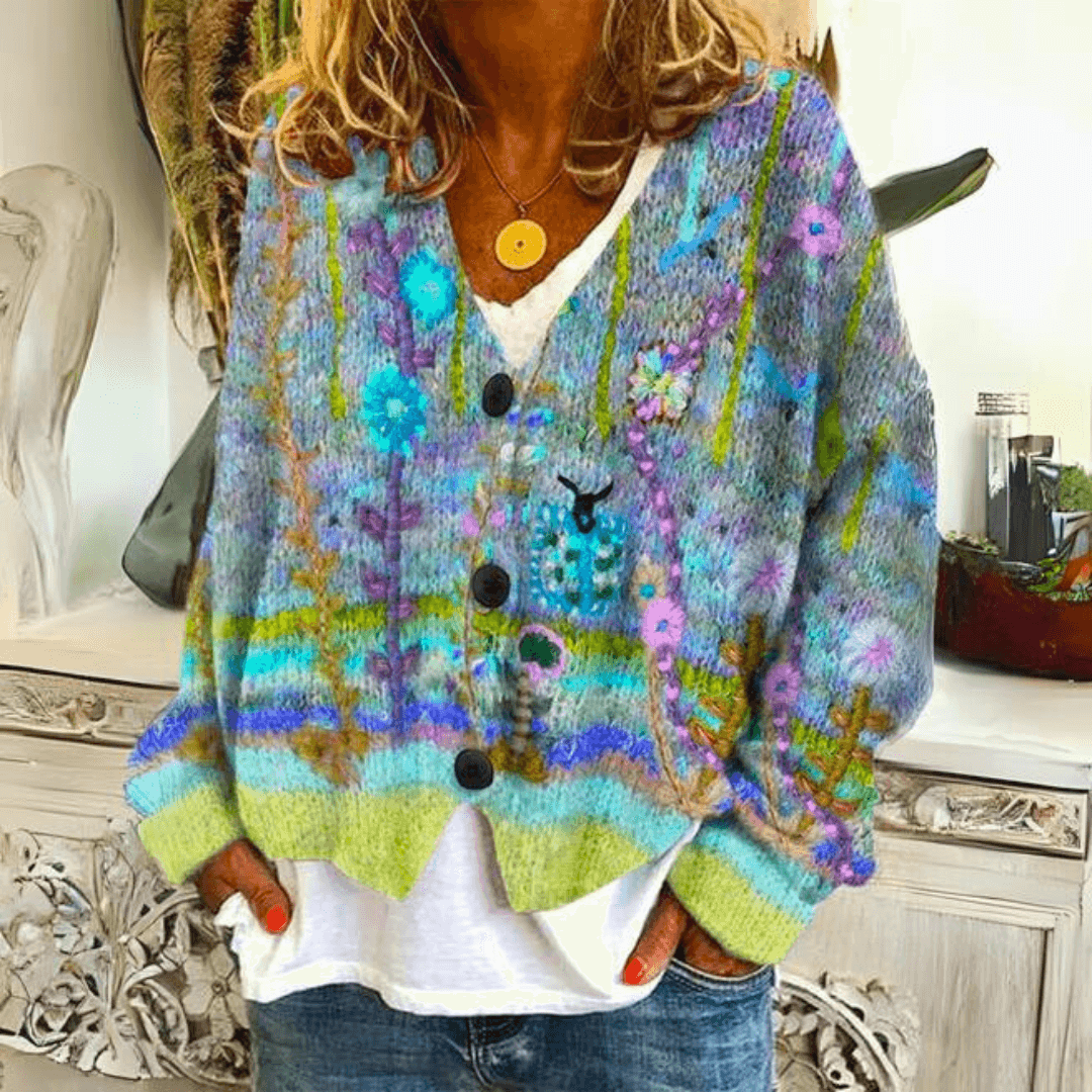 Slim fit women's knit cardigan in a cozy soft material. Ideal for chic layering and everyday style.