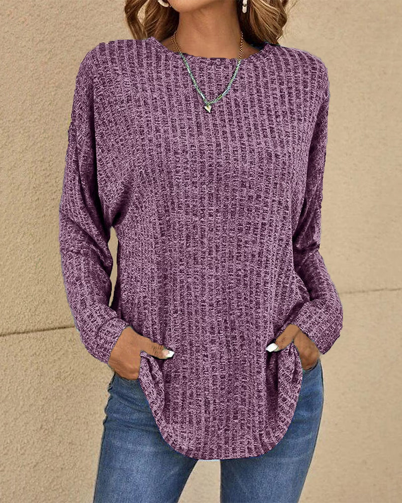 Stylish solid color casual top for women, featuring a classic crew neck and long sleeves.