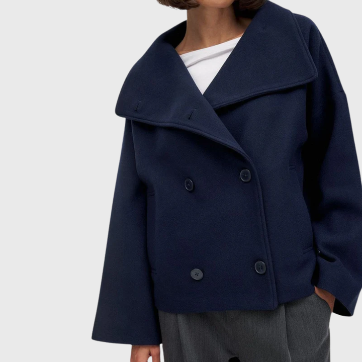 Elegant women's cropped double-breasted jacket, featuring a sophisticated wide lapel. Perfect for fall.