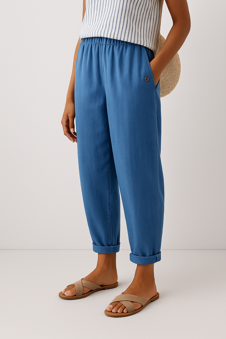 Versatile women's cropped straight leg trousers, ideal for casual outfits or chic summer fashion.