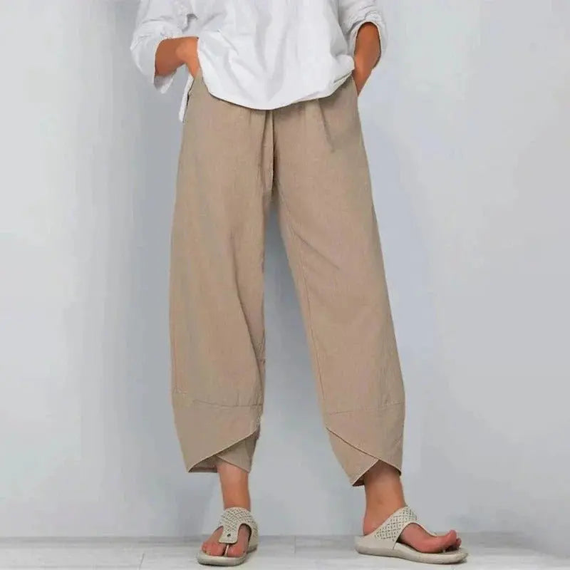 Comfortable women's wide-leg cropped trousers, ideal for relaxed summer fashion and versatile casual wear.