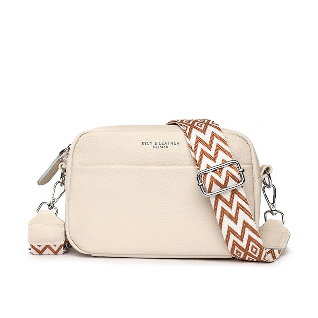 Fashionable women's black crossbody bag, featuring an adjustable strap for comfortable shoulder wear.