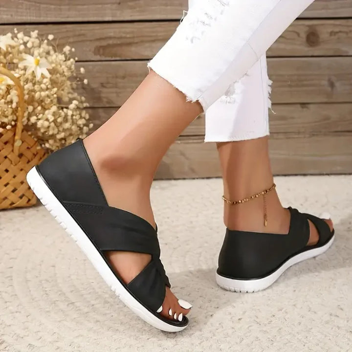 All-day comfort women's sandals. Cushioned crossover design, perfect for stylish summer casual wear.
