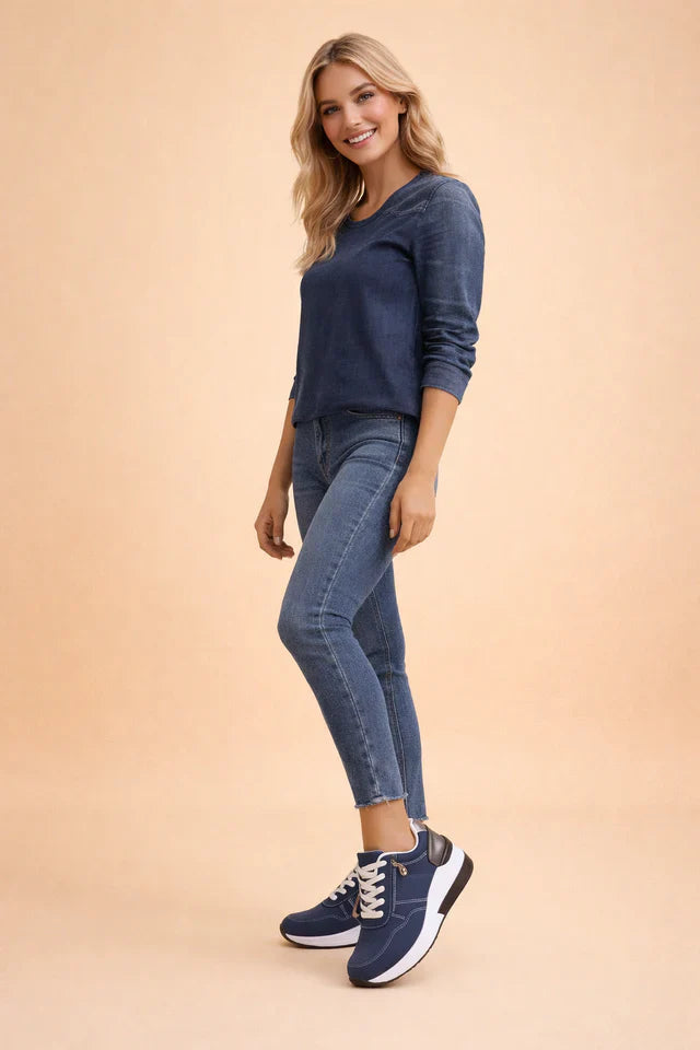 Fashionable women's cushioned low-top sneakers, perfect spring shoes for casual comfort & walking.