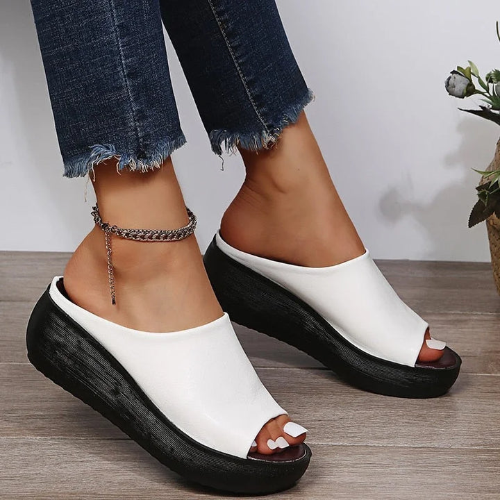 Comfortable women's slip-on platform sandals with soft cushioning and a stylish wide open-toe strap. Perfect for summer.