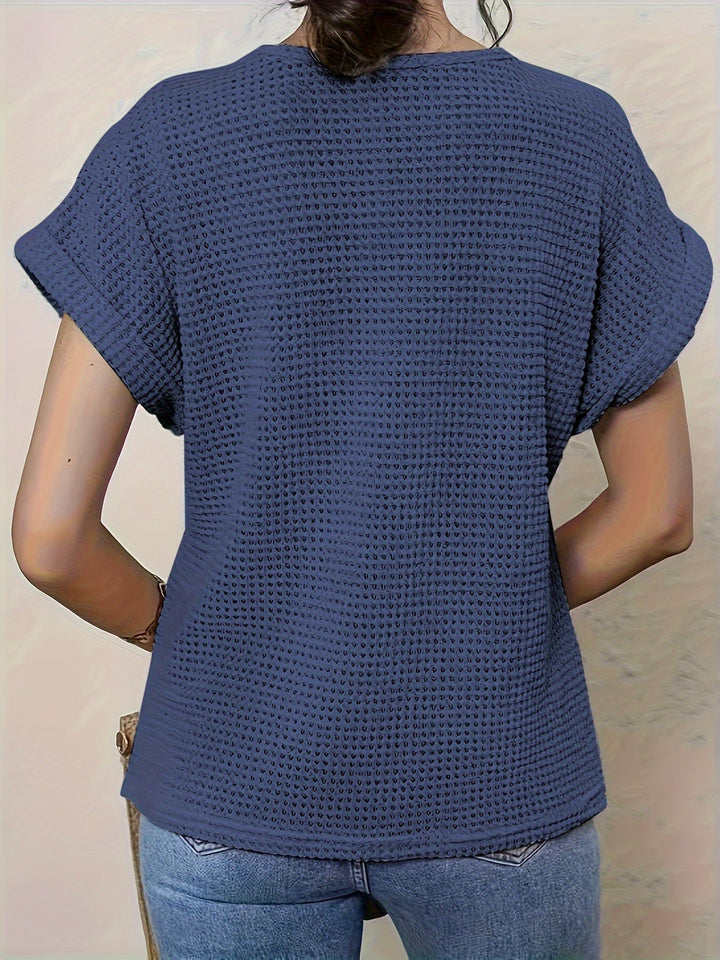 Sophisticated beige crochet short sleeve top, round neck, excellent for a casual chic or elegant look.