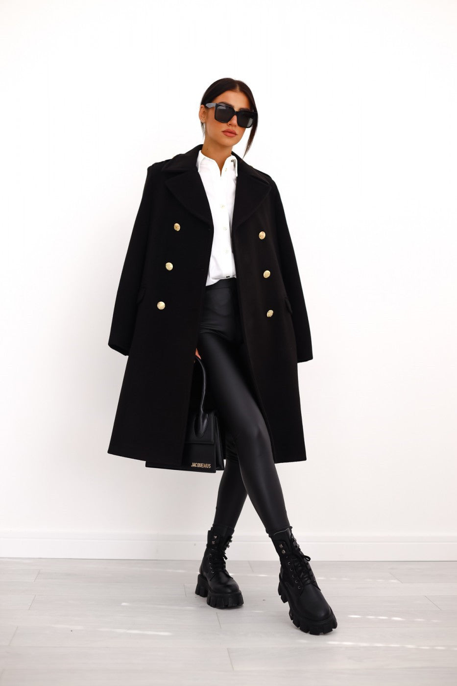 Women's double-breasted long coat, elegant and classic for winter.