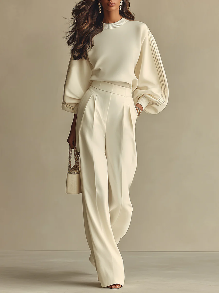 Women's effortless high waist two-piece set in beige. Comfortable loungewear & casual outfit for spring/autumn.