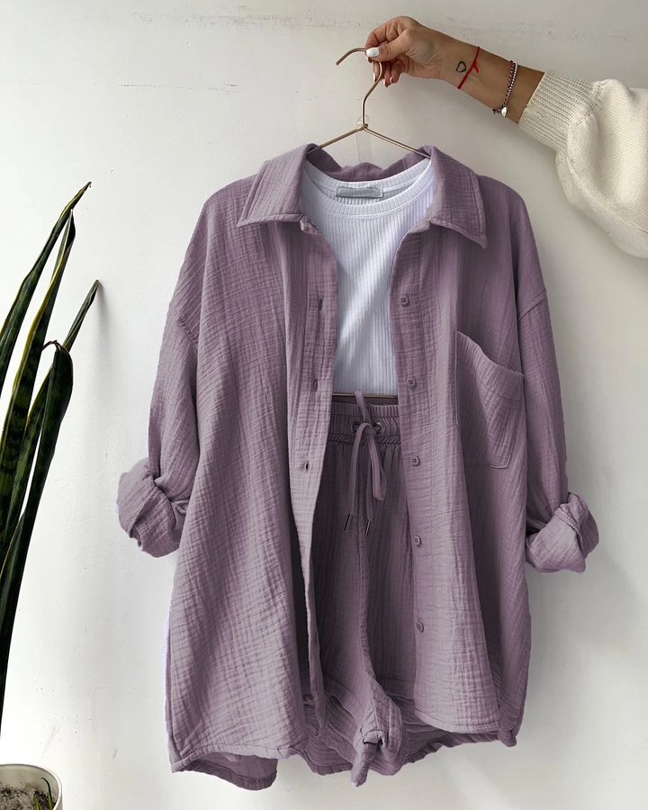 Versatile women's shorts set, ideal for spring-summer casual wear and lounging.