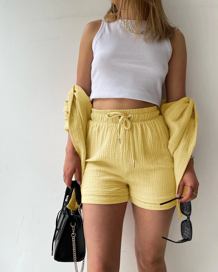 Comfortable women's casual set: relaxed fit top & shorts for relaxed summer outings.