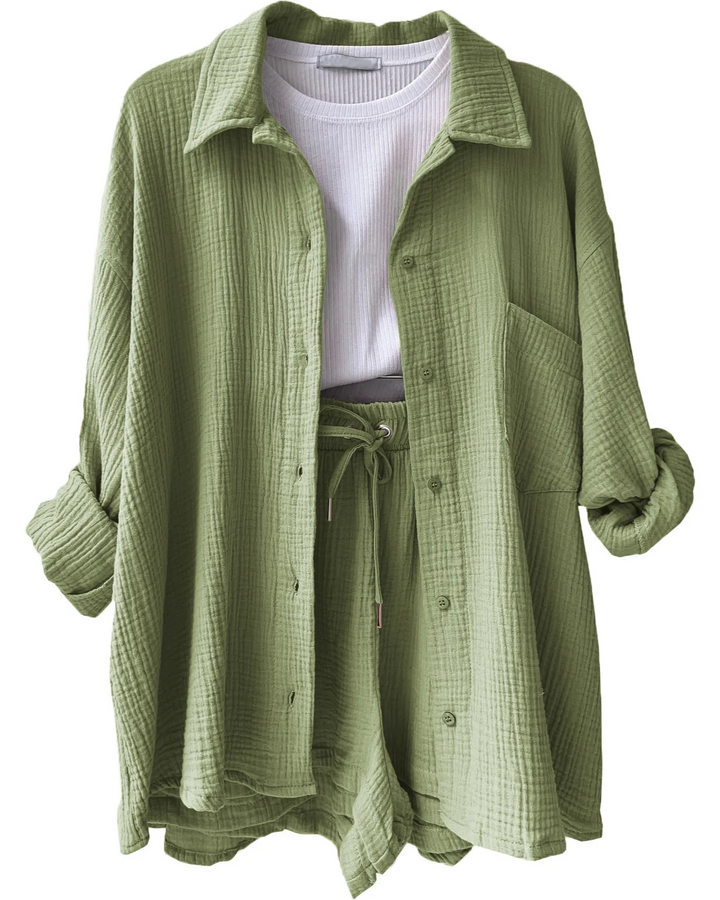 Effortless women's relaxed shorts set, ideal for comfortable fashion and versatile styling.