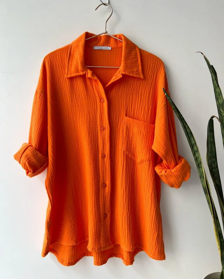 Relaxed fit women's lounge set with comfortable shorts for a stylish summer outfit.