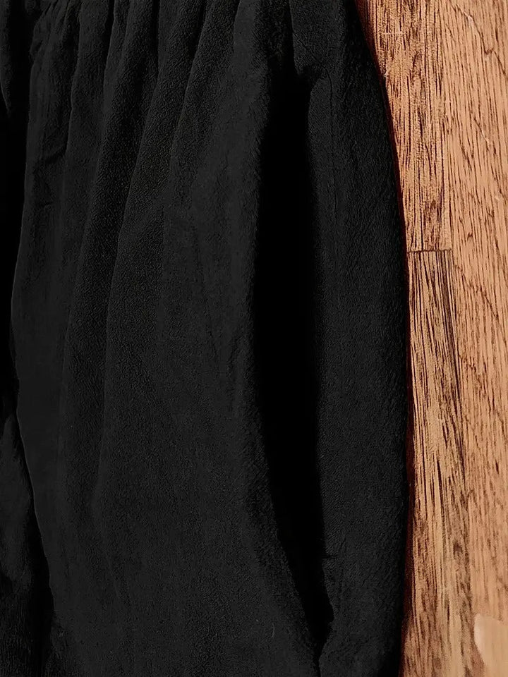 Elegant short sleeve maxi dress for women, featuring a round neck and convenient pockets, versatile.