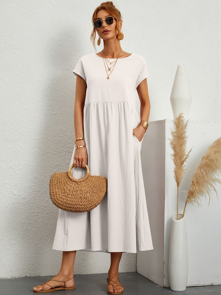 Lightweight summer maxi dress for women, featuring a round neck, short sleeves, and practical pockets.