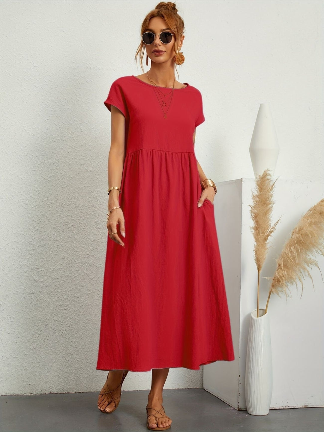 Women's comfortable maxi dress with pockets, round neck, and loose fit for effortless style and everyday wear.