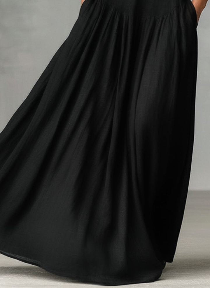 Elegant yet casual women's sleeveless maxi dress, featuring a stylish button front design for effortless fashion.