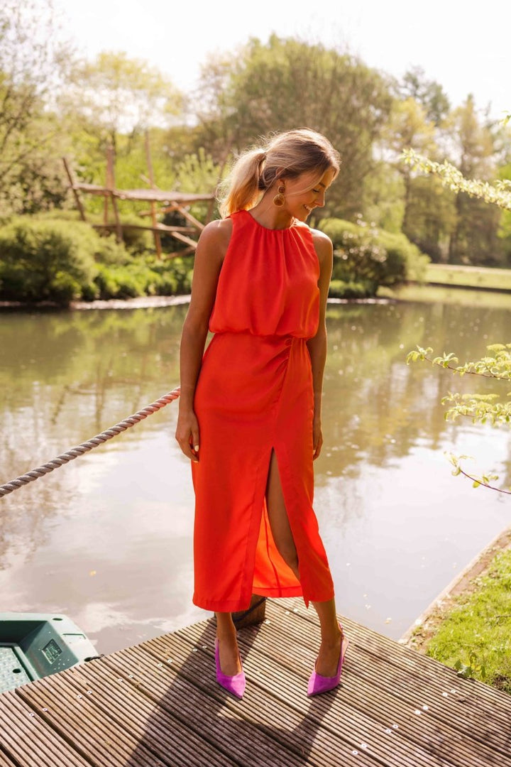 Effortless women's summer midi dress, sleeveless with a chic split, available in vibrant colors.