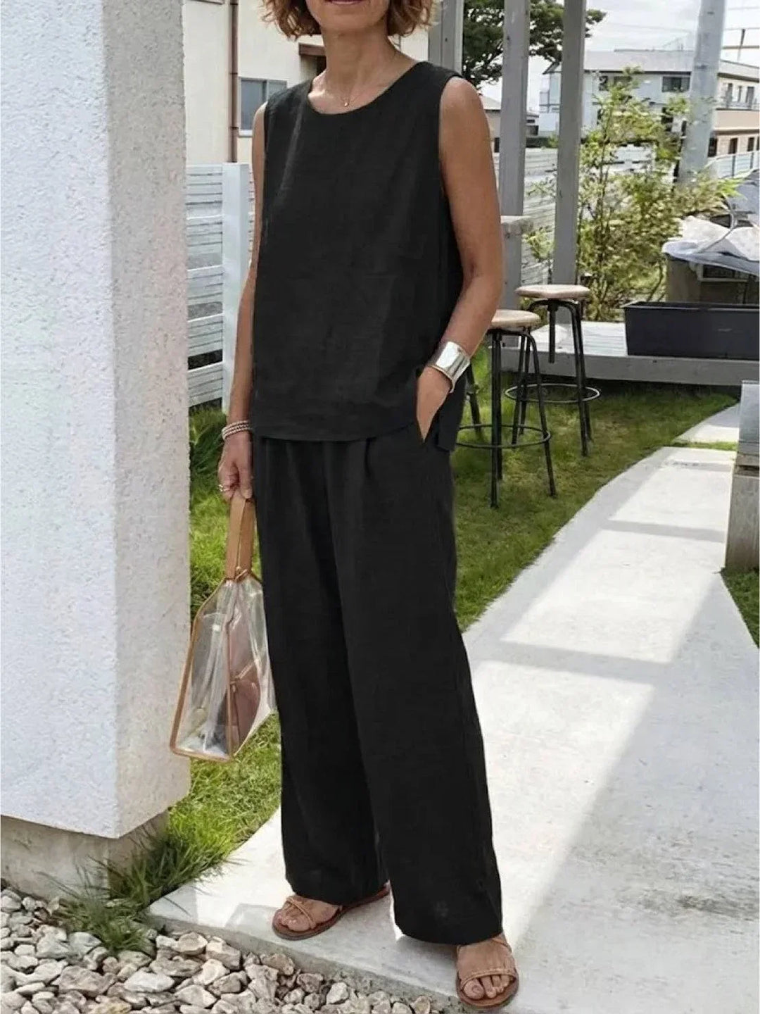 Effortless women's two-piece set, sleeveless top & wide-leg pants, comfortable and chic for everyday versatile wear.