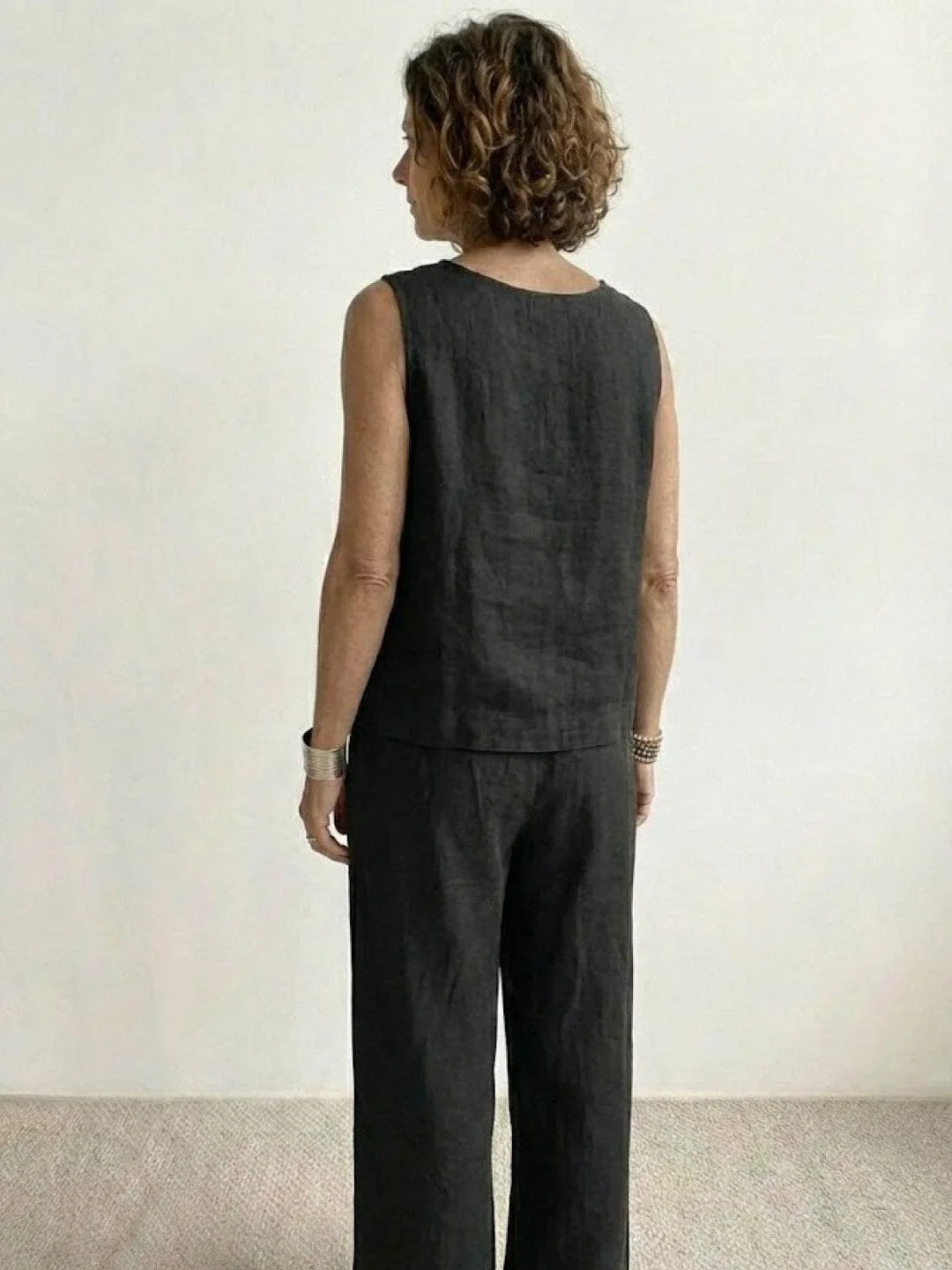 White women's two-piece sleeveless top & wide-leg pants set, fresh and elegant summer fashion, relaxed fit.