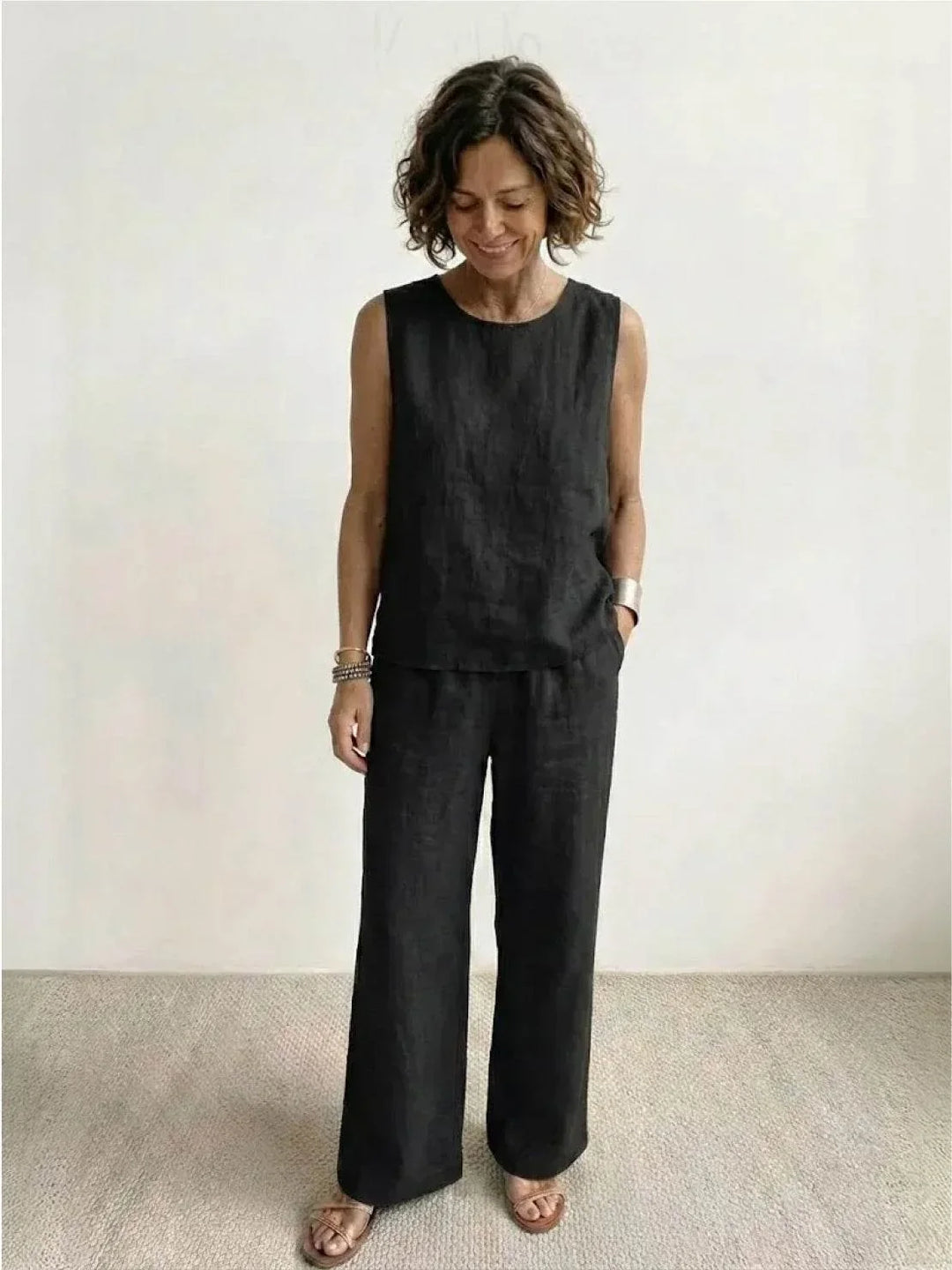 Elegant women's two-piece set, sleeveless top & wide-leg pants, perfect for spring/summer fashion and casual outings.