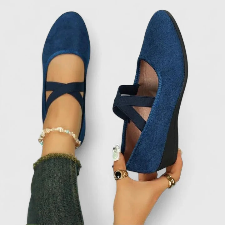 Comfortable women's pointed-toe wedge flats, featuring elastic cross-straps, ideal for everyday and office attire.