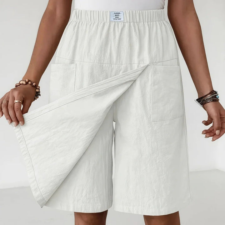 Versatile women's activewear shorts with comfy elastic fit & functional pockets for keys or phone during activities.