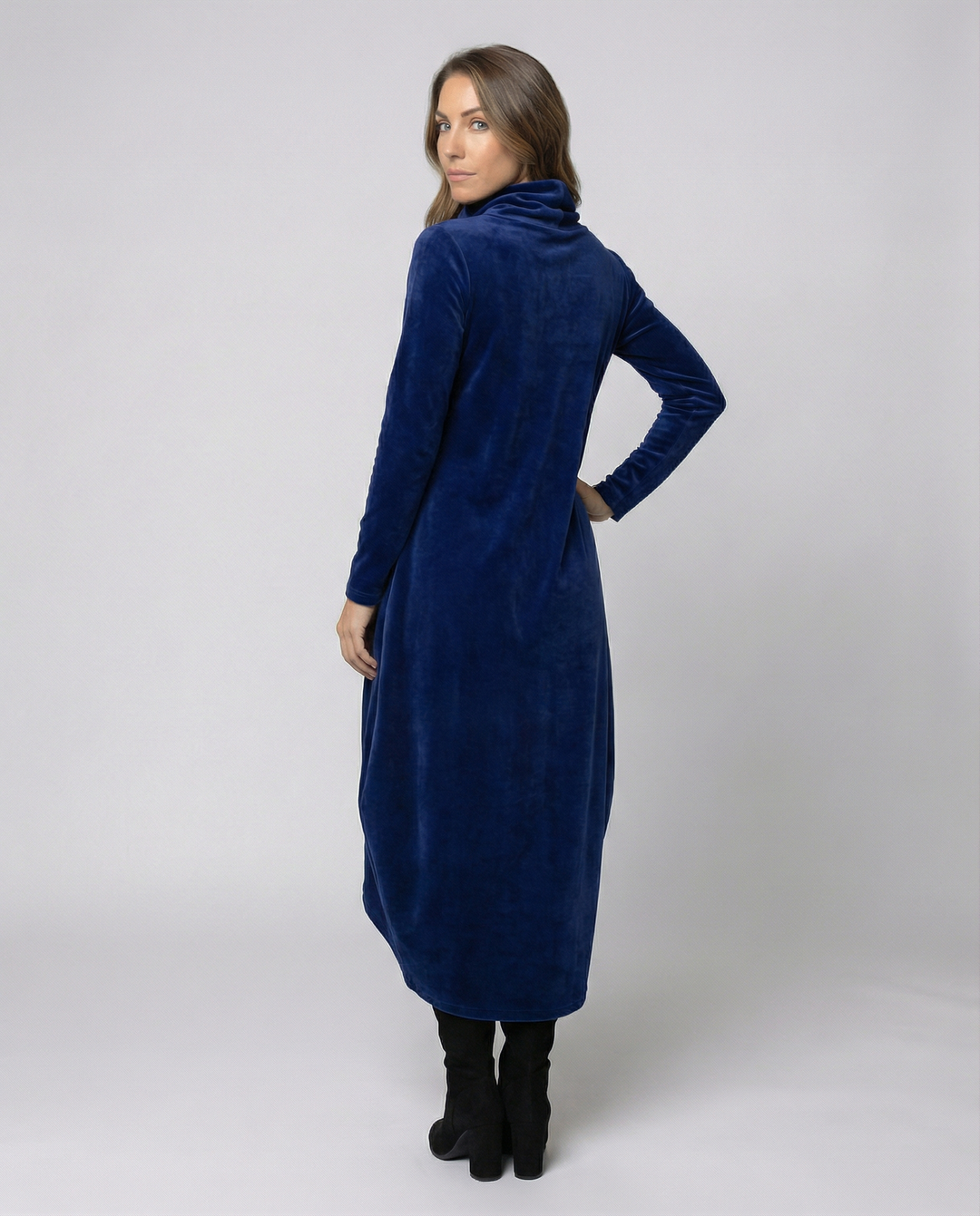 Stylish women's A-line dress, featuring a flattering silhouette and functional pockets.