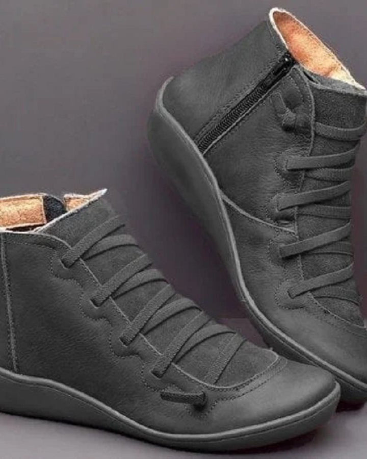 Durable and elegant leather boots for women, ideal for daily use.