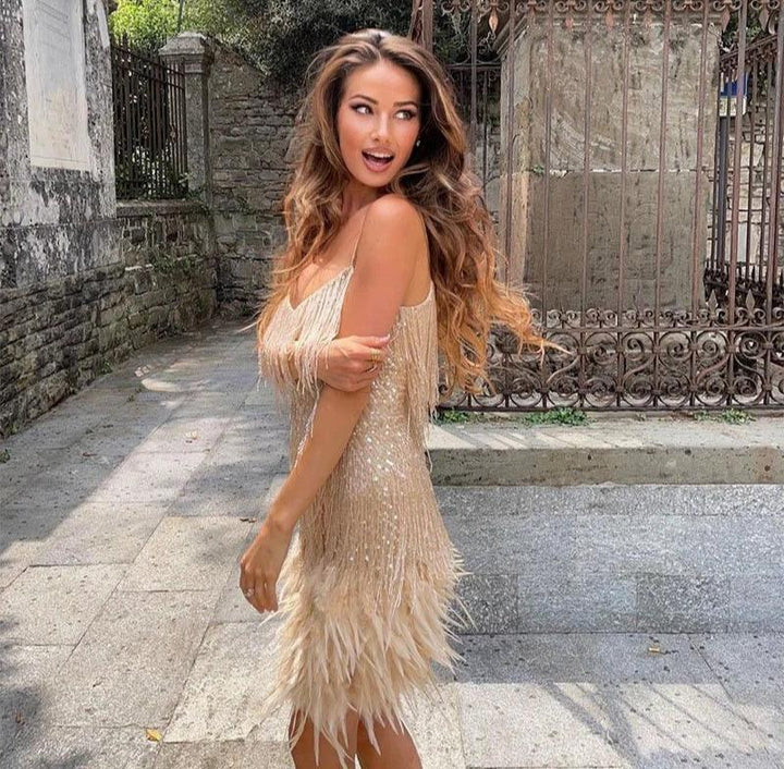 Chic women's sleeveless party dress featuring tiered fringe, ideal for glamorous evening events.
