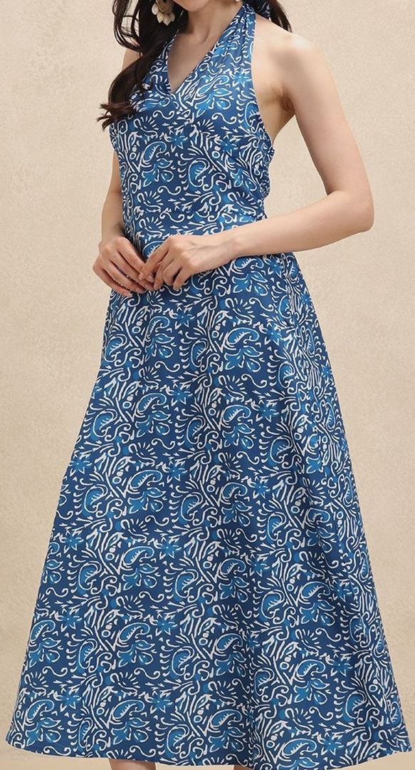 Flowing A-line floral halter maxi dress for women, ideal as elegant summer vacation wear or a party dress.