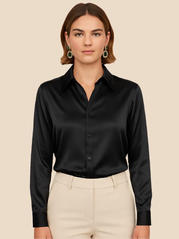 Casual chic women's button-down shirt, long sleeve, pointed collar, paired with jeans.