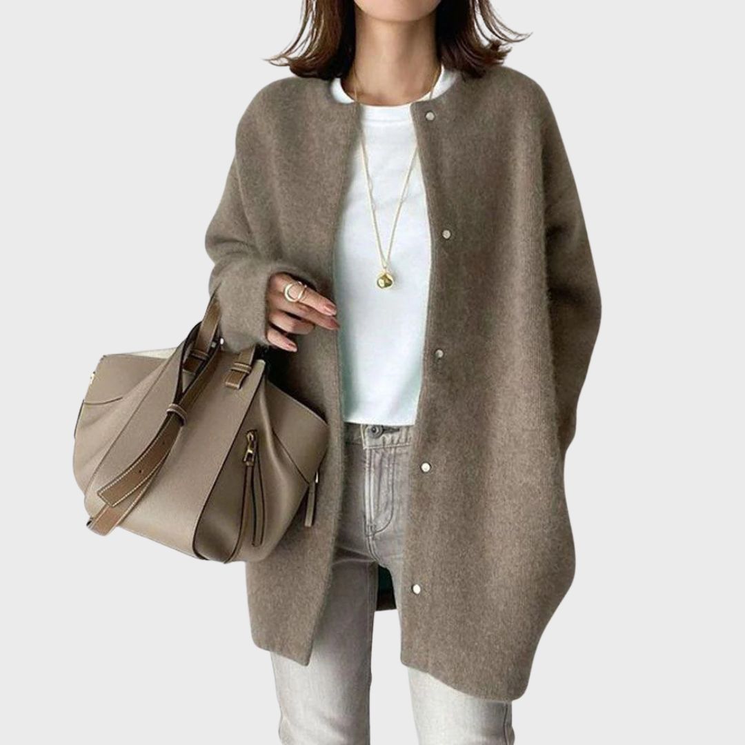 Elegant women's cardigan made from soft, high-quality cashmere knitwear.