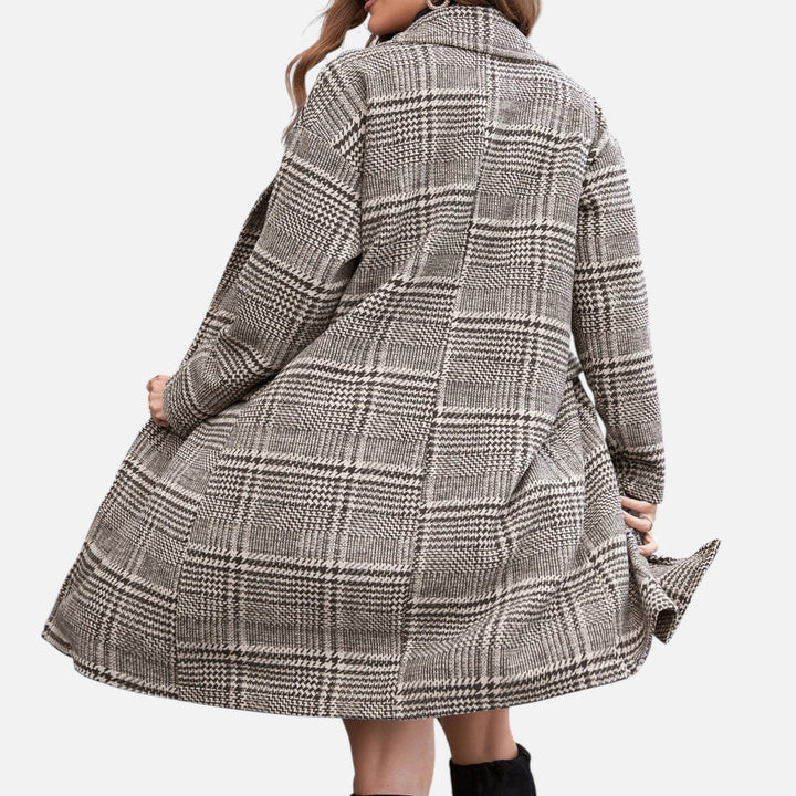 Chic women's long sleeve checkered blazer. Elegant outerwear, great for fall, winter outfits & office professional wear.