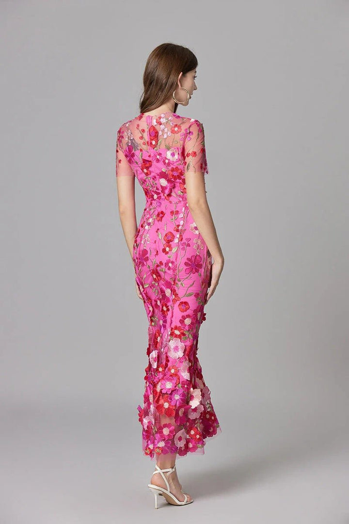 Sleeveless maxi dress with delicate floral applique, offering an elegant & feminine look.