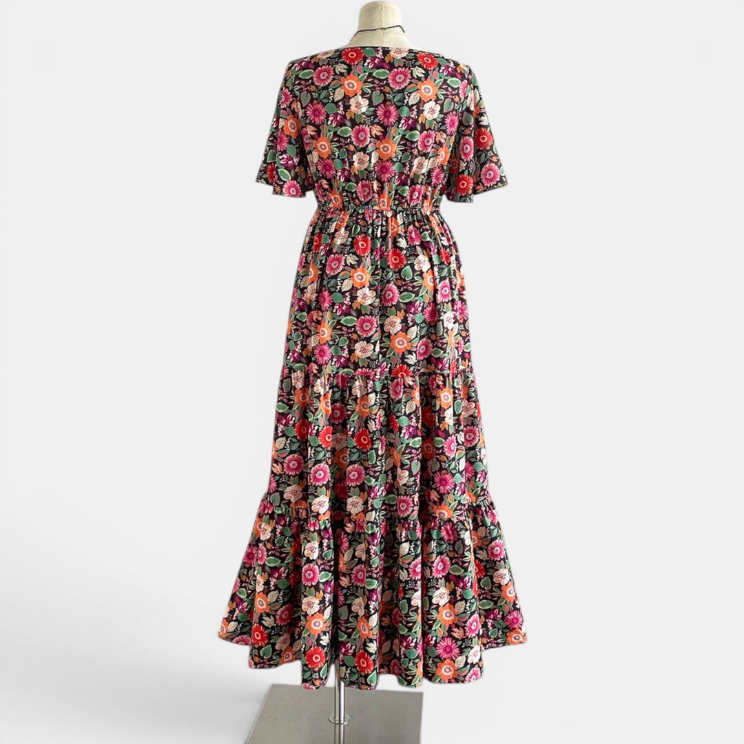 Women's elegant floral pattern maxi dress, a flowing and chic summer option. Vacation-ready.