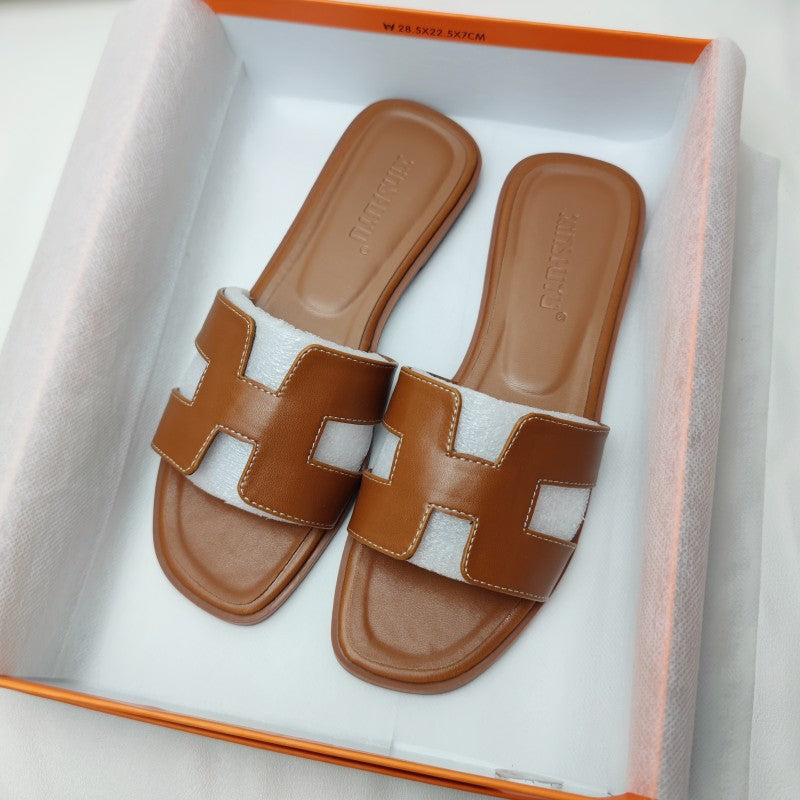 Vegan leather H-profile sandals, a fashionable and comfy option for women