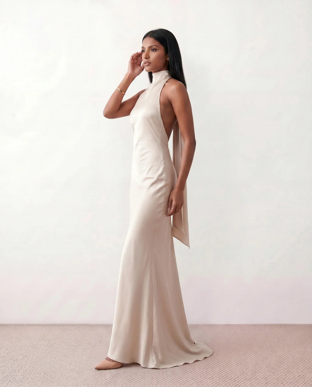 Women's stylish halter maxi dress, a comfortable and flowy choice for summer casual and vacation wear.
