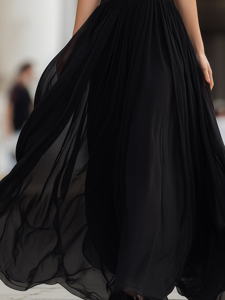 Chic women's halter neck maxi dress with elegant pleats, suitable for formal events, galas, and evening parties.