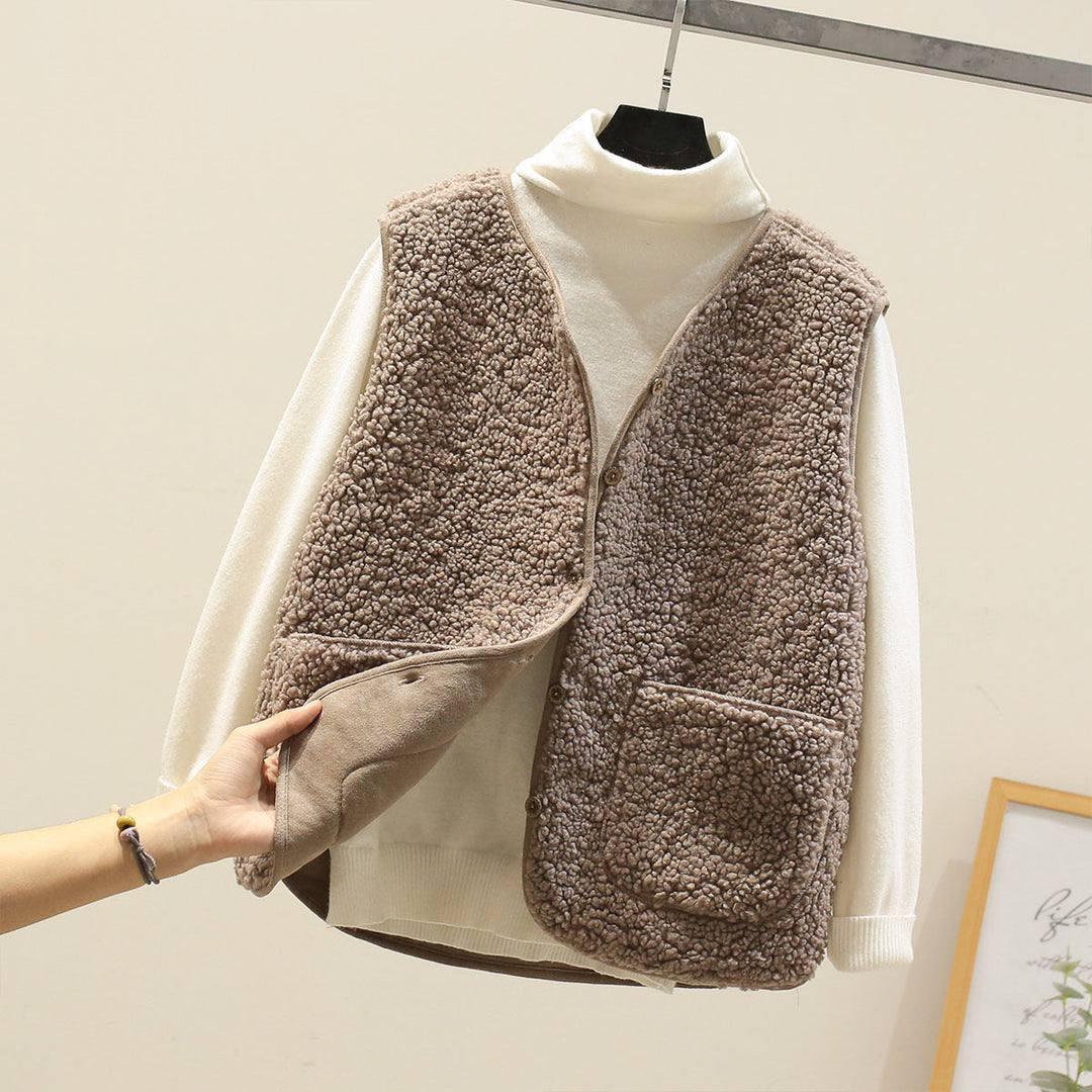 Daily essential beige women's jacket, combining comfort and chic style