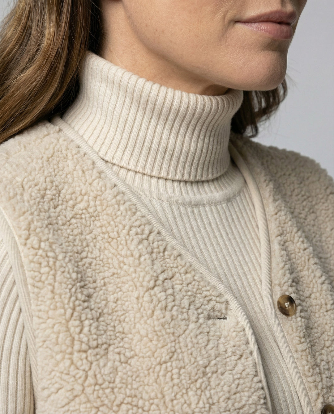Chic and versatile women's jacket in elegant khaki for daily wear